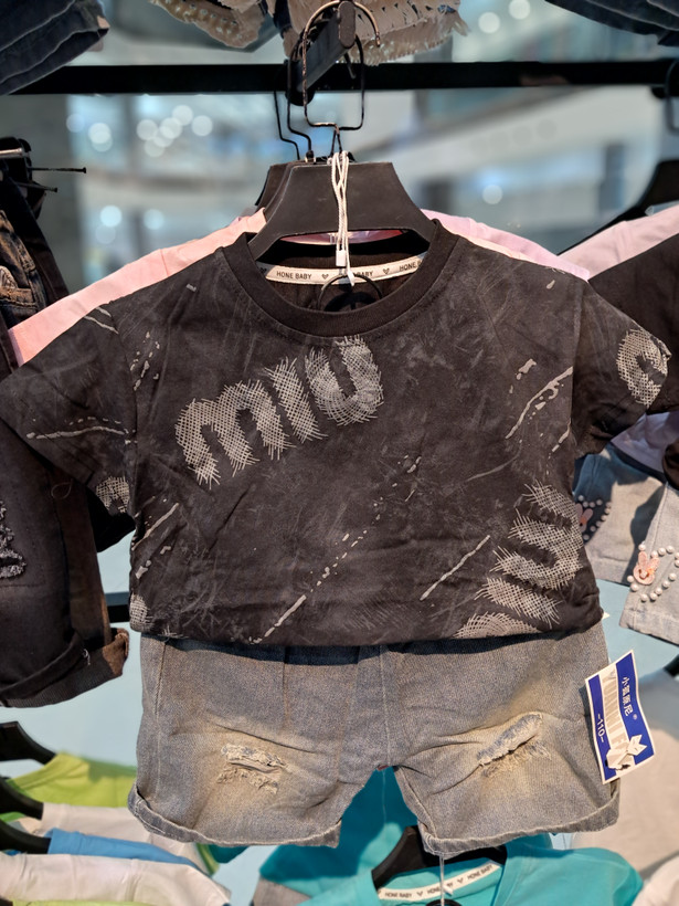 ست تیشرت و شورت لی اسپورت وارداتی طرح ترند miu miu